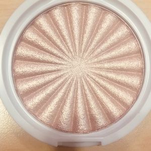 Ofra x Nikkie Tutorials Highlighter